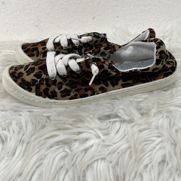 FOREVER COMFORT Leopard Comfort Slip On Round Toe Flat Sneaker Shoes Size 8 NEW - Picture 4 of 12